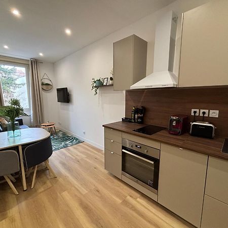 Elegant T2 A Bron, Tramway A 2Min, Box Parking, 4Personnes Apartment Екстериор снимка