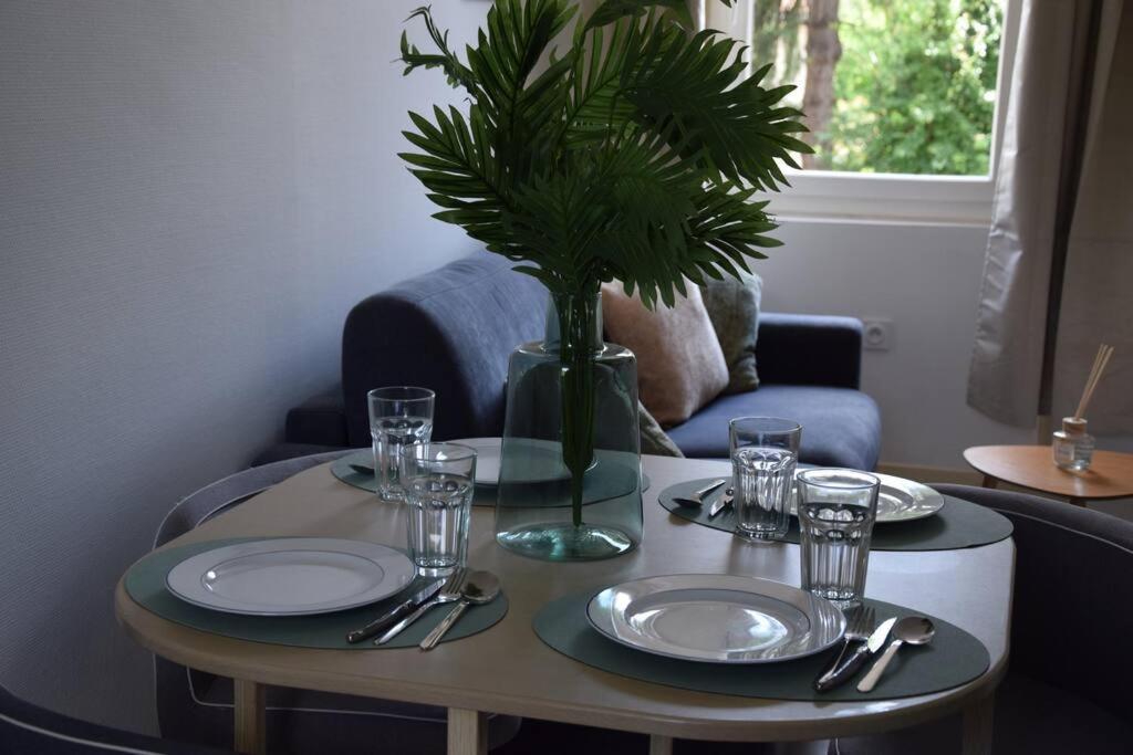 Elegant T2 A Bron, Tramway A 2Min, Box Parking, 4Personnes Apartment Екстериор снимка
