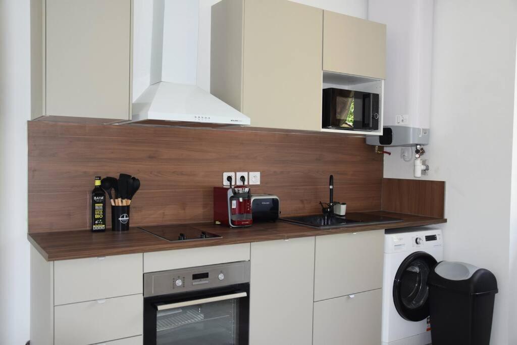 Elegant T2 A Bron, Tramway A 2Min, Box Parking, 4Personnes Apartment Екстериор снимка