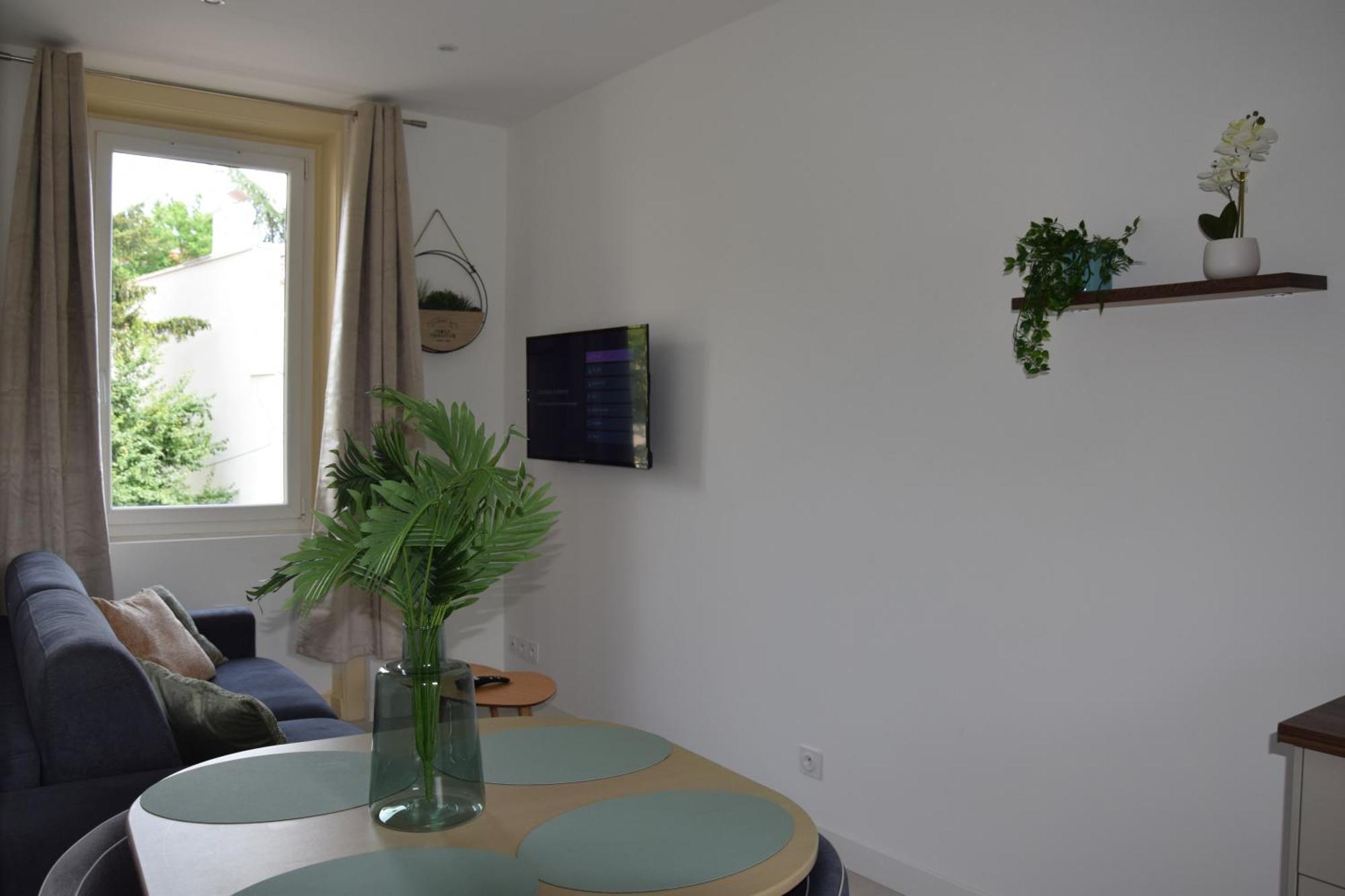 Elegant T2 A Bron, Tramway A 2Min, Box Parking, 4Personnes Apartment Екстериор снимка