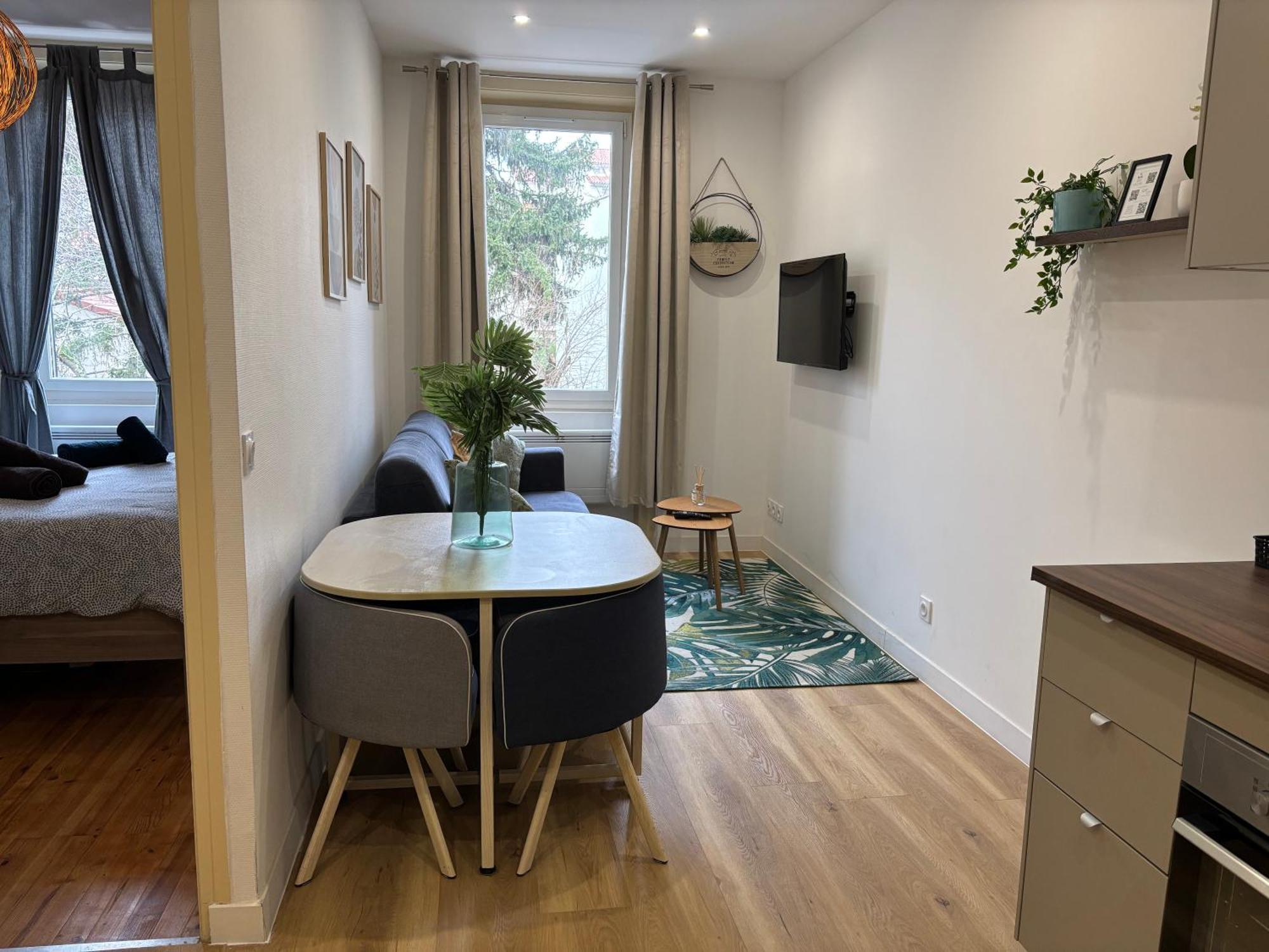 Elegant T2 A Bron, Tramway A 2Min, Box Parking, 4Personnes Apartment Екстериор снимка