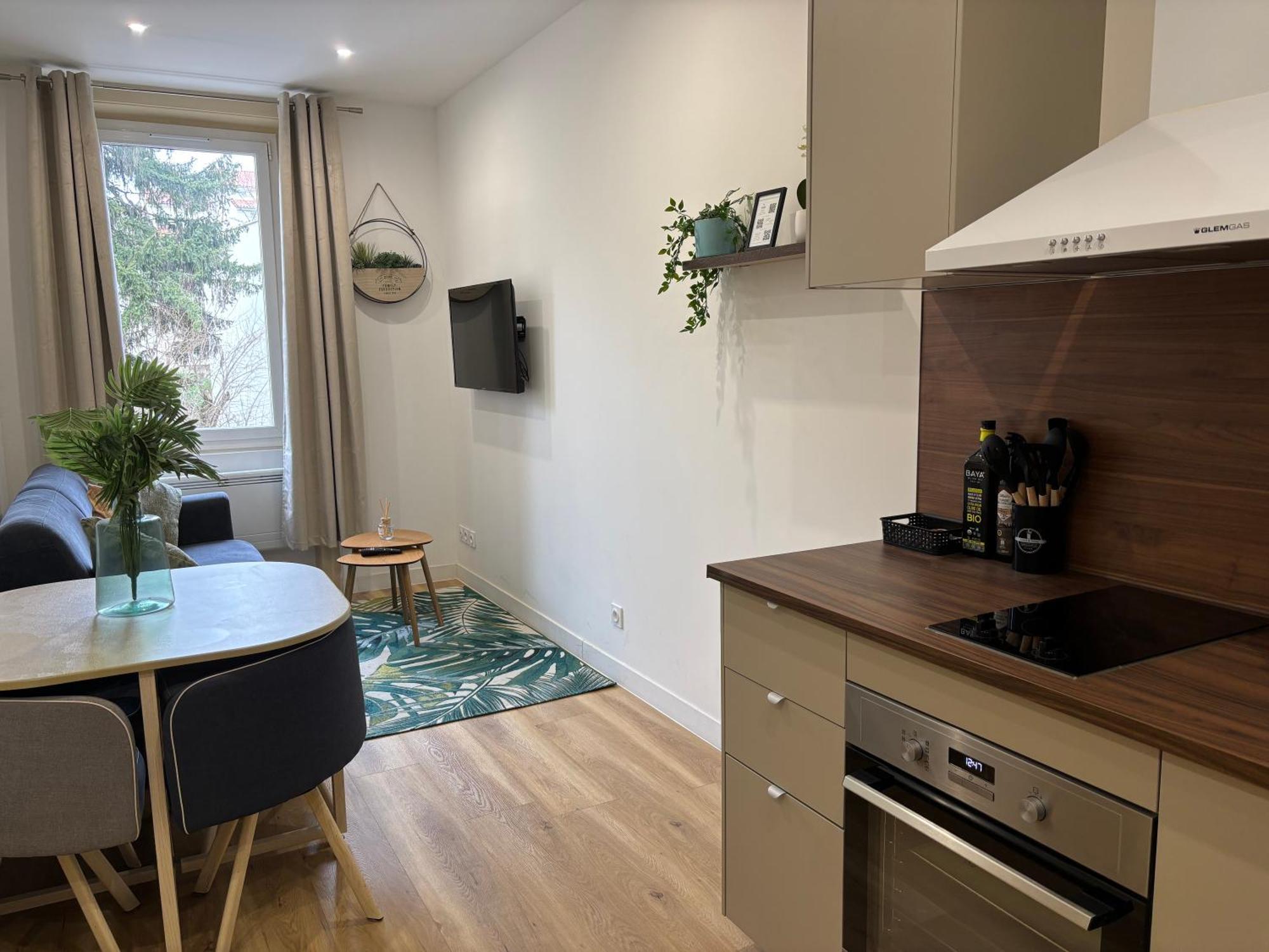 Elegant T2 A Bron, Tramway A 2Min, Box Parking, 4Personnes Apartment Екстериор снимка