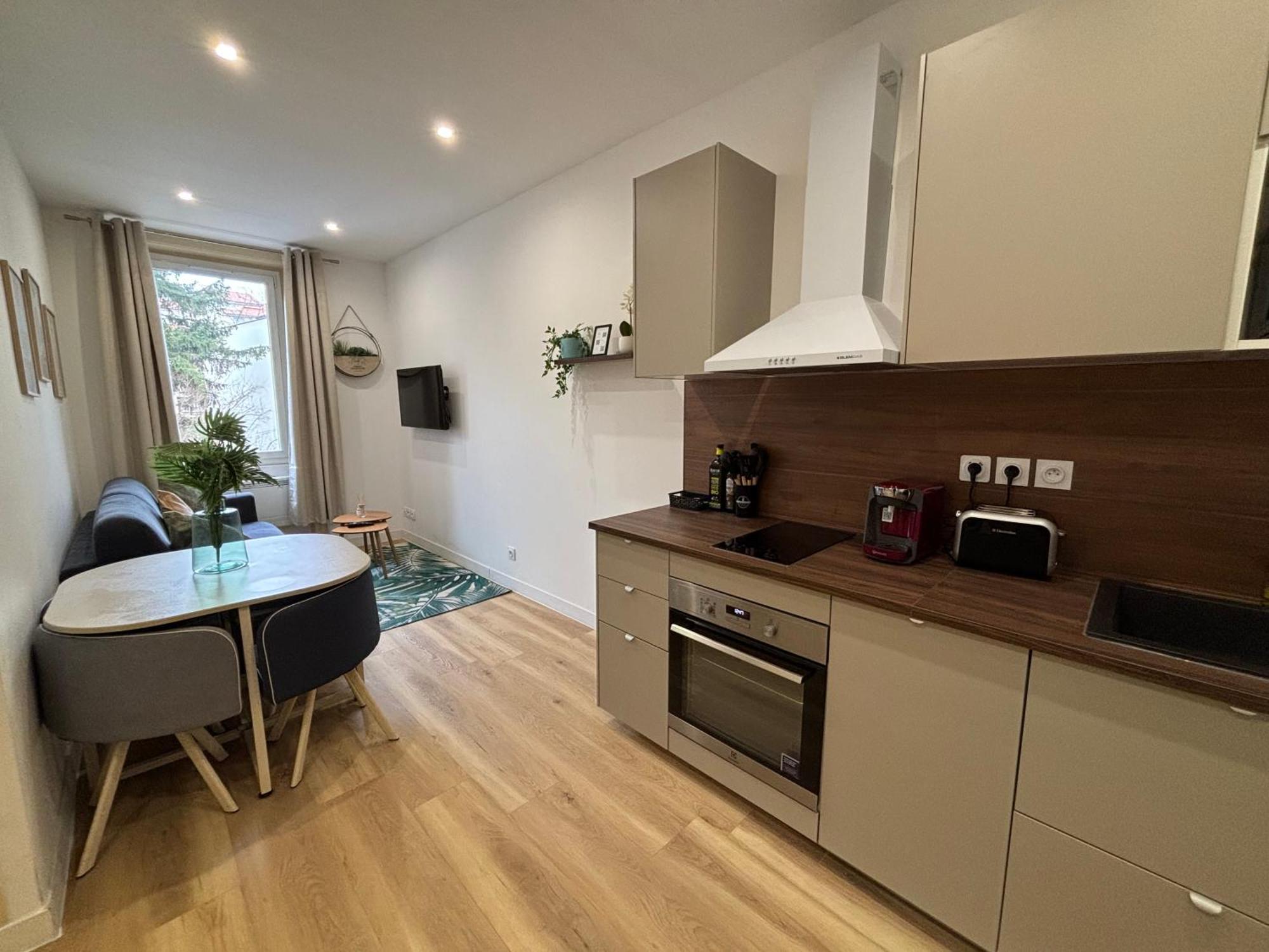 Elegant T2 A Bron, Tramway A 2Min, Box Parking, 4Personnes Apartment Екстериор снимка